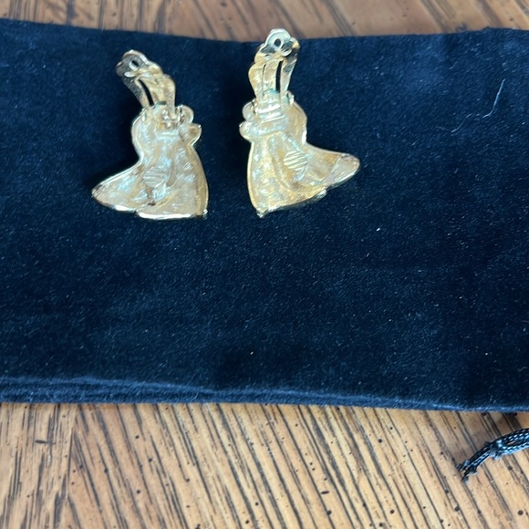 Authentic&RareSignedGivenchyNonTarnishGoldToneEarringStylish today&aCollector’s - Picture 3 of 5